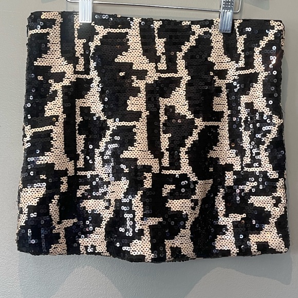 Retro black and metallic white sequined mini skirt by Sans Souci - Picture 4 of 6